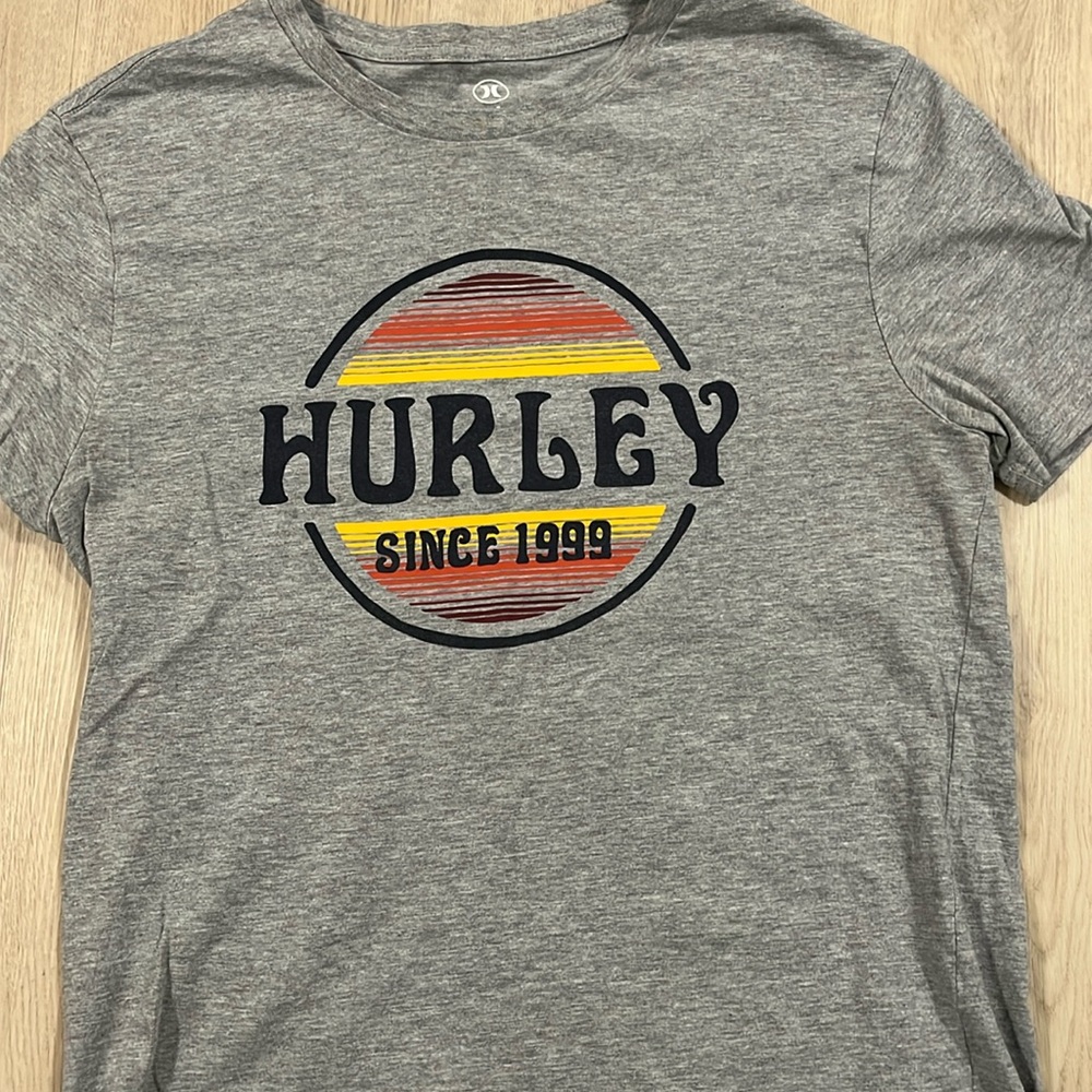 Hurley heather gray TeeShirt men’s size small, great condition